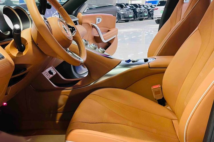 Used ORA Lightning Cat 2022 555 km Luxury Edition Interior 4