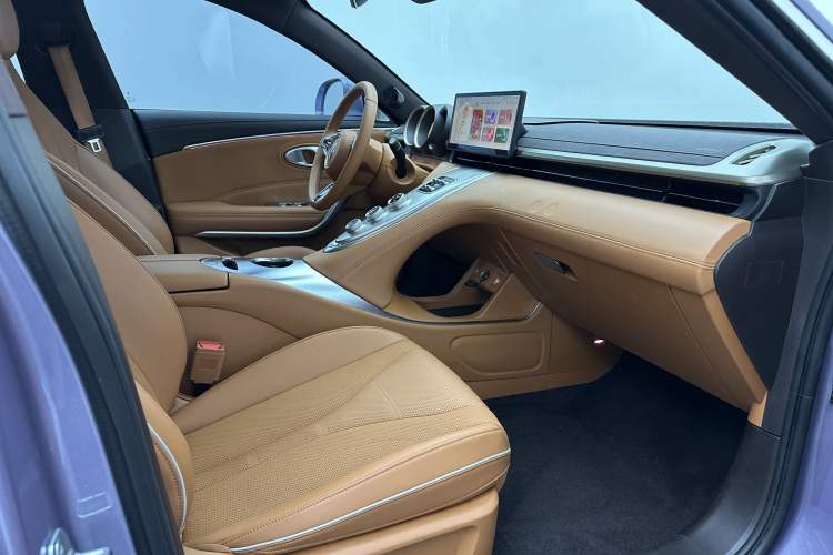 Used ORA Lightning Cat 2022 555 km Luxury Edition Interior 5