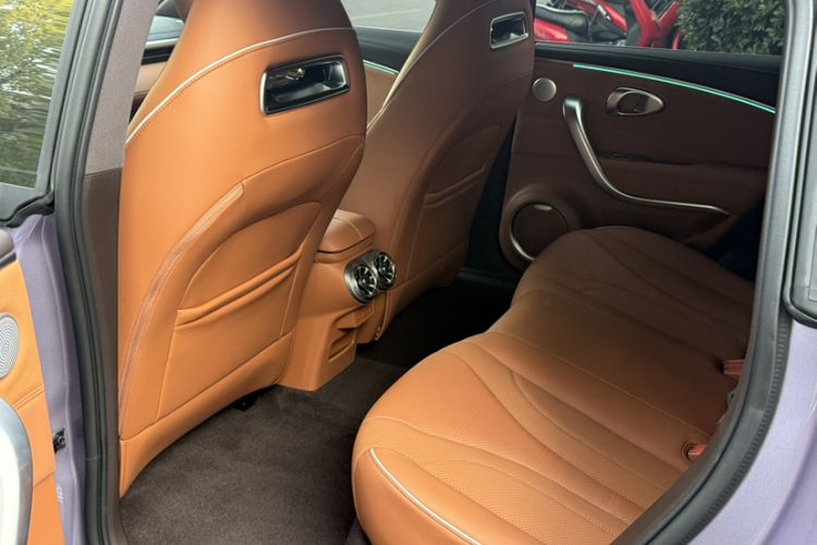 Used ORA Lightning Cat 2022 555 km Luxury Edition Interior 6