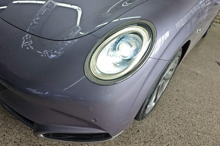 Used ORA Lightning Cat 2022 600 km All-Wheel Drive High-Performance Version Left Front Headlight