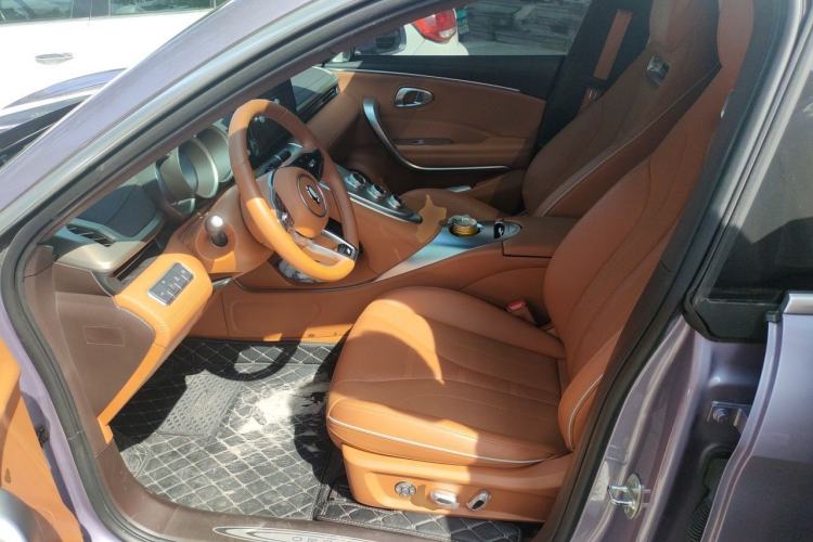 Used ORA Lightning Cat 2022 555 km Luxury Edition Left Front Seat