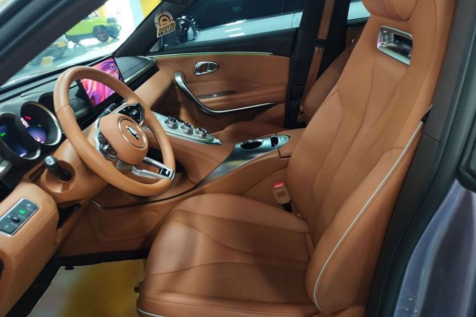 Used ORA Lightning Cat 2022 555 km Luxury Edition Left Front Seat