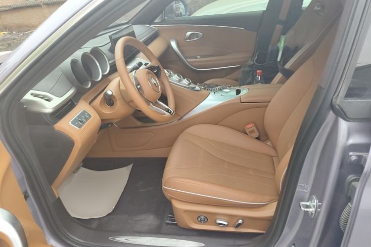 Used ORA Lightning Cat 2022 555 km Luxury Edition Left Front Seat
