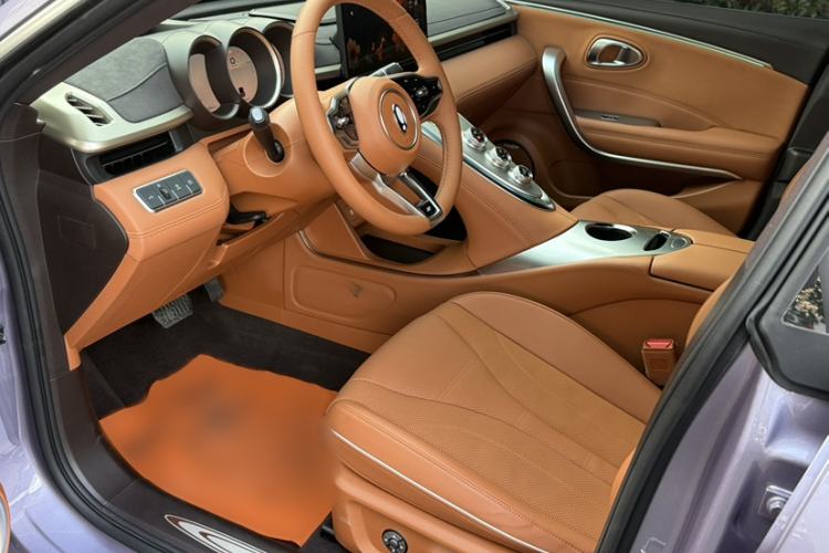 Used ORA Lightning Cat 2022 555 km Luxury Edition Left Front Seat