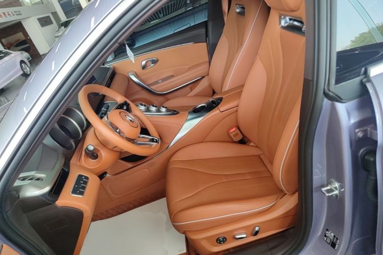 Used ORA Lightning Cat 2022 555 km Luxury Edition Left Front Seat