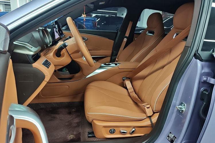 Used ORA Lightning Cat 2022 555 km Luxury Edition Left Front Seat