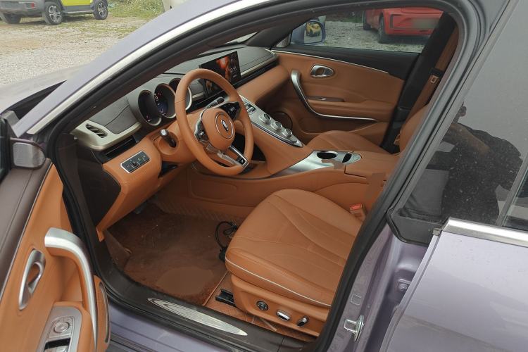 Used ORA Lightning Cat 2022 555 km Luxury Edition Left Front Seat