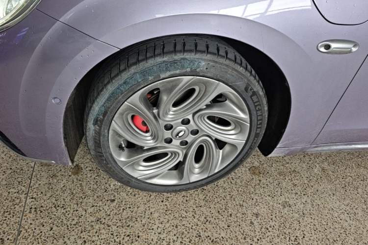 Used ORA Lightning Cat 2022 600 km All-Wheel Drive High-Performance Version Left Front Wheel Hub