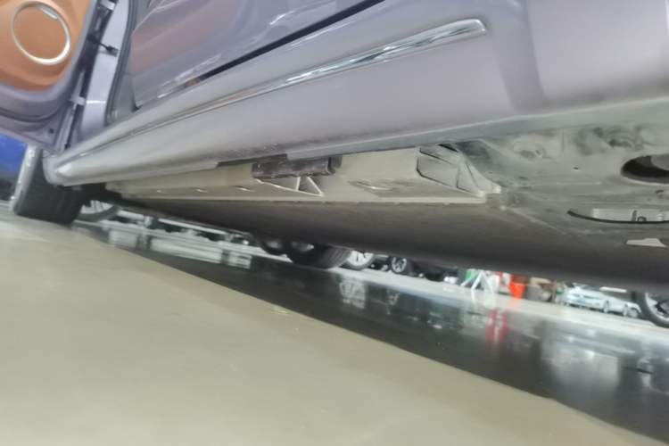 Used ORA Lightning Cat 2022 555 km Luxury Edition Left Side Sill