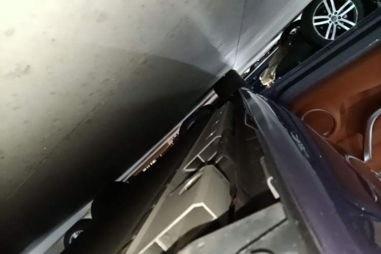 Used ORA Lightning Cat 2022 555 km Luxury Edition Left Side Sill
