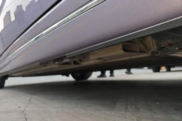 Used ORA Lightning Cat 2022 555 km Luxury Edition Left Side Sill