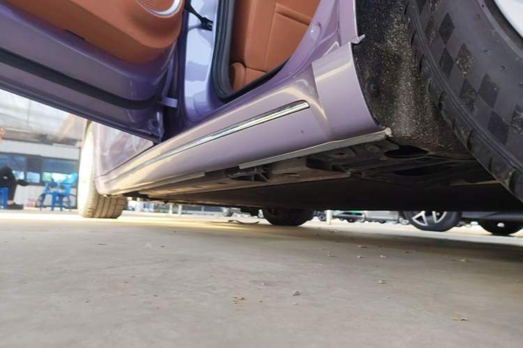 Used ORA Lightning Cat 2022 555 km Luxury Edition Left Side Sill
