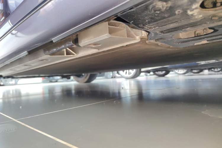 Used ORA Lightning Cat 2022 555 km Luxury Edition Left Side Sill