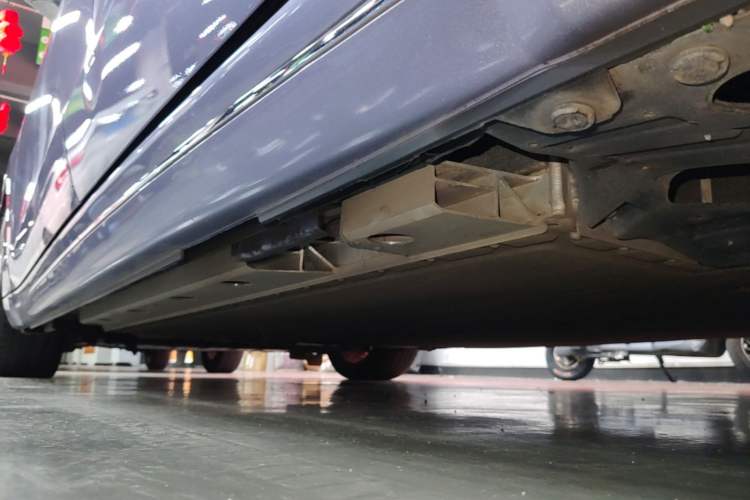 Used ORA Lightning Cat 2022 555 km Luxury Edition Left Side Sill