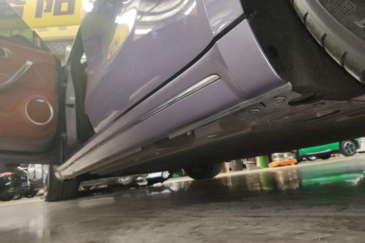 Used ORA Lightning Cat 2022 600 km All-Wheel Drive High-Performance Version Left Side Sill