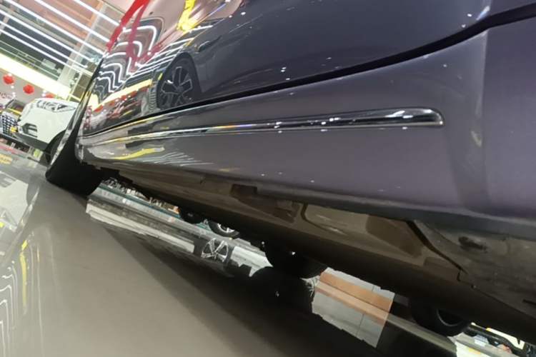 Used ORA Lightning Cat 2022 705 km Long-Range Version Left Side Sill