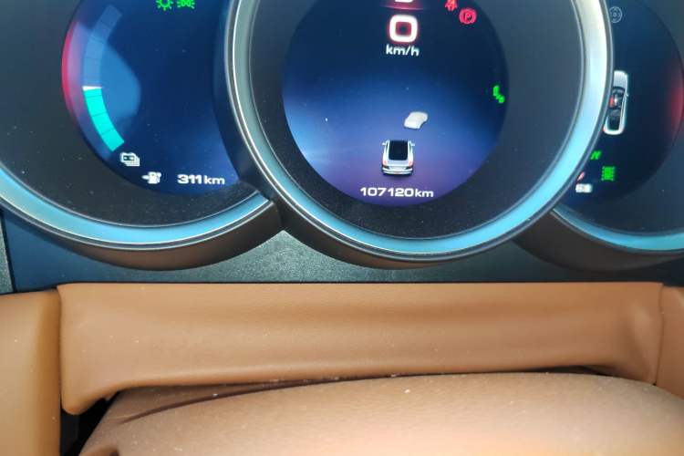 Used ORA Lightning Cat 2022 705 km Long-Range Version Odometer Close Up