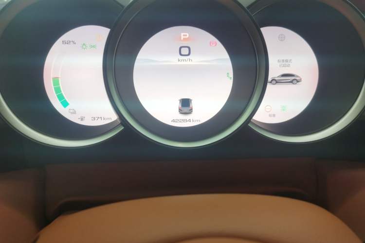 Used ORA Lightning Cat 2022 705 km Long-Range Version Odometer Close Up