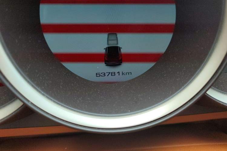 Used ORA Lightning Cat 2022 555 km Luxury Edition Odometer Close Up