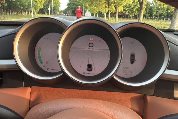 Used ORA Lightning Cat 2022 555 km Luxury Edition Odometer Close Up