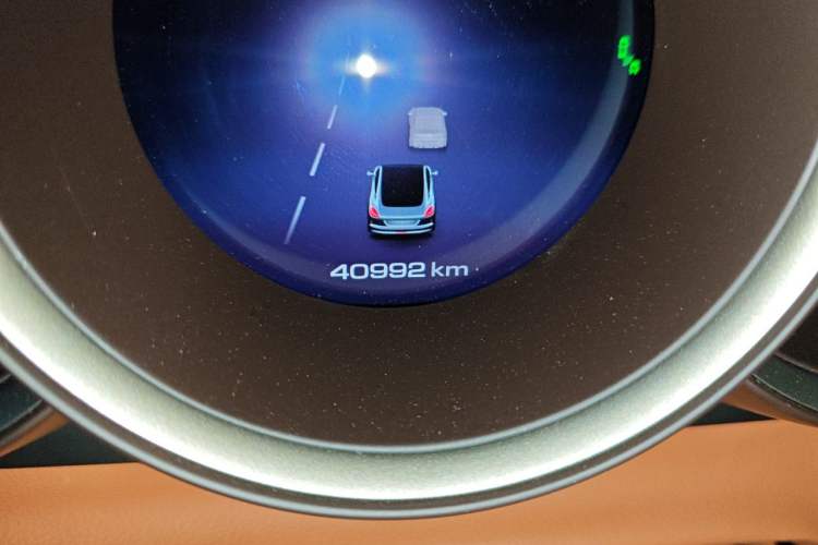 Used ORA Lightning Cat 2022 555 km Luxury Edition Odometer Close Up
