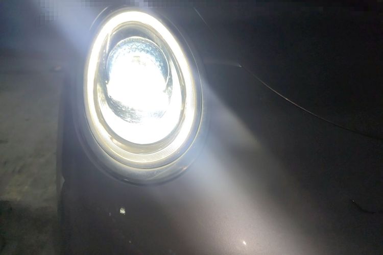 Used ORA Lightning Cat 2022 555 km Luxury Edition Right Front Headlight