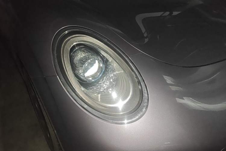 Used ORA Lightning Cat 2022 555 km Luxury Edition Right Front Headlight