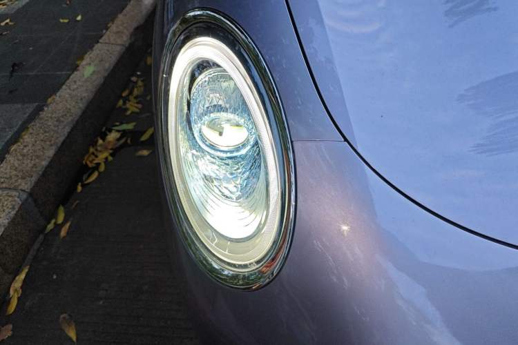 Used ORA Lightning Cat 2022 555 km Luxury Edition Right Front Headlight
