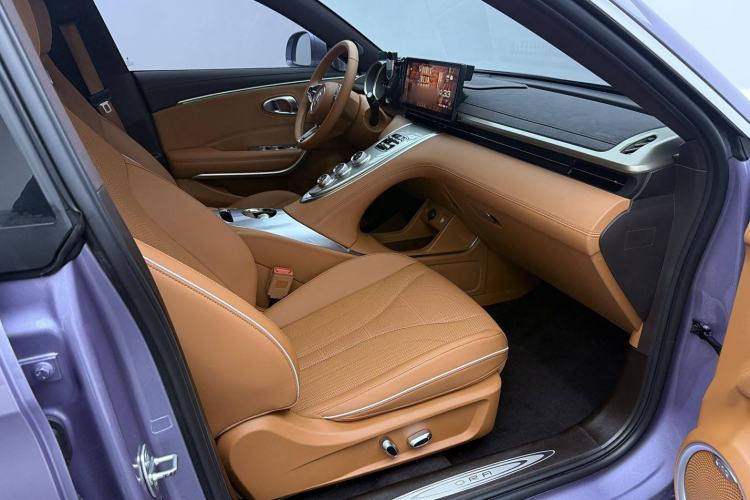 Used ORA Lightning Cat 2022 555 km Luxury Edition Right Front Seat