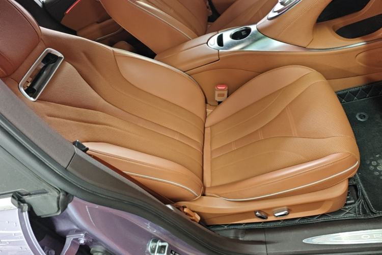 Used ORA Lightning Cat 2022 600 km All-Wheel Drive High-Performance Version Right Front Seat