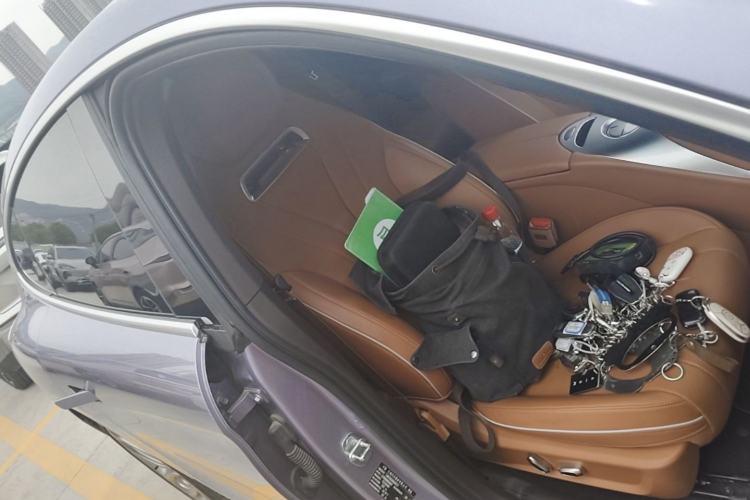 Used ORA Lightning Cat 2022 555 km Luxury Edition Right Front Seat