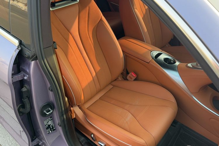 Used ORA Lightning Cat 2022 555 km Luxury Edition Right Front Seat