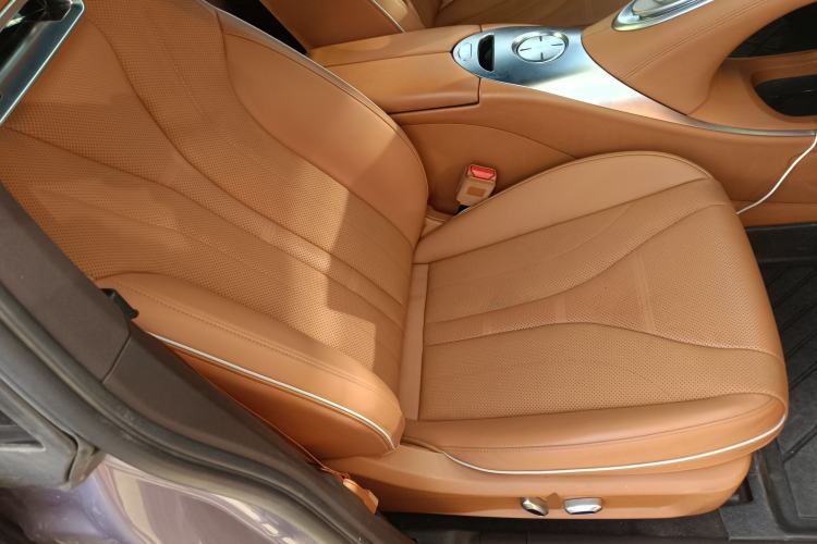 Used ORA Lightning Cat 2022 555 km Luxury Edition Right Front Seat