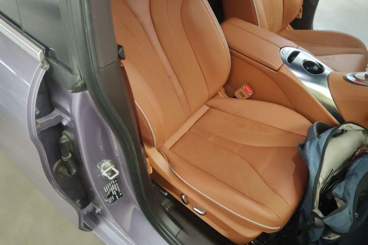 Used ORA Lightning Cat 2022 600 km All-Wheel Drive High-Performance Version Right Front Seat