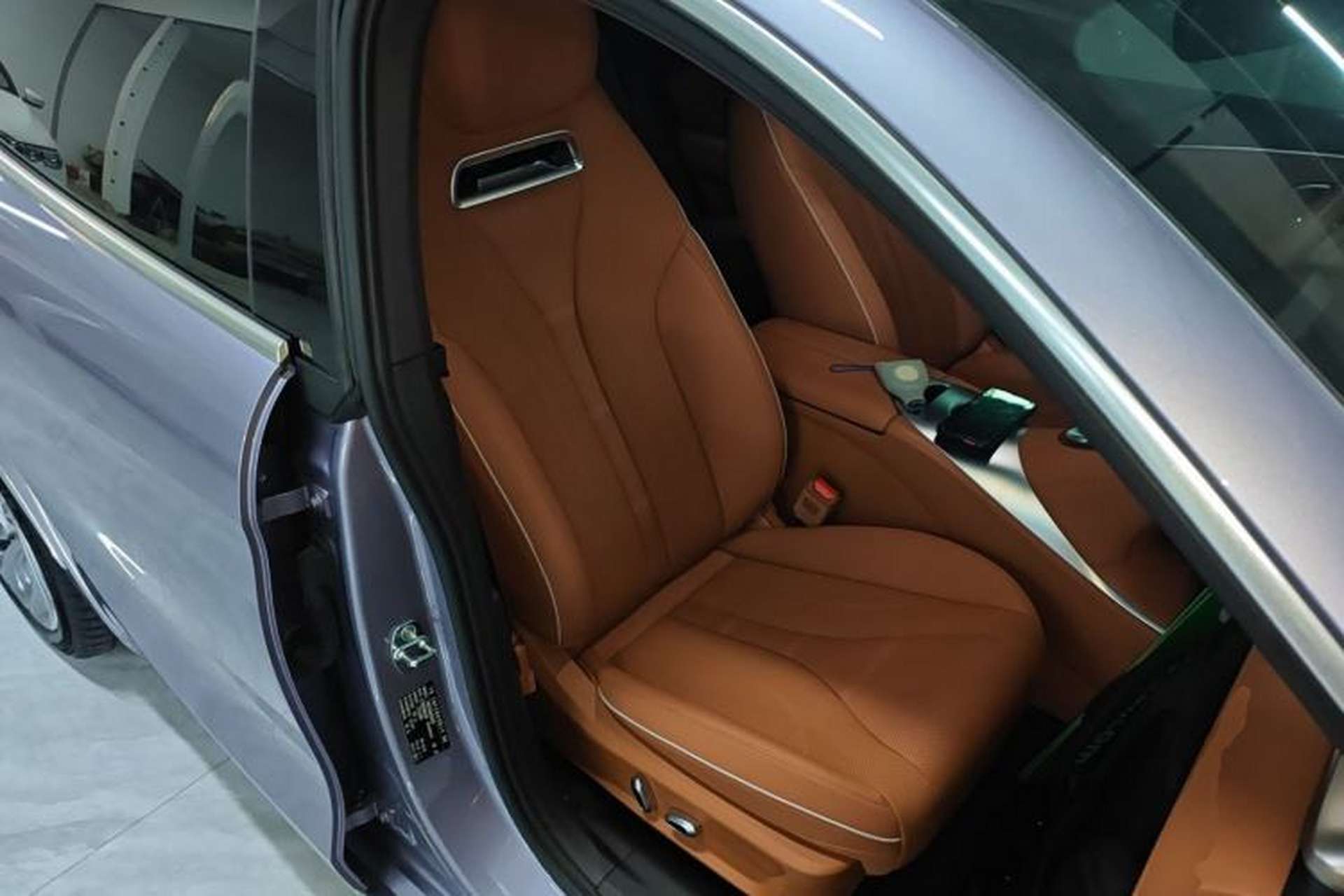 Used ORA Lightning Cat 2022 555 km Luxury Edition Right Front Seat