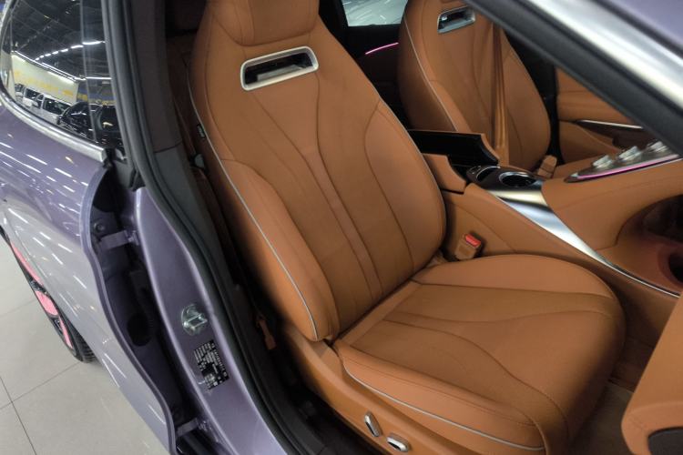 Used ORA Lightning Cat 2022 555 km Luxury Edition Right Front Seat