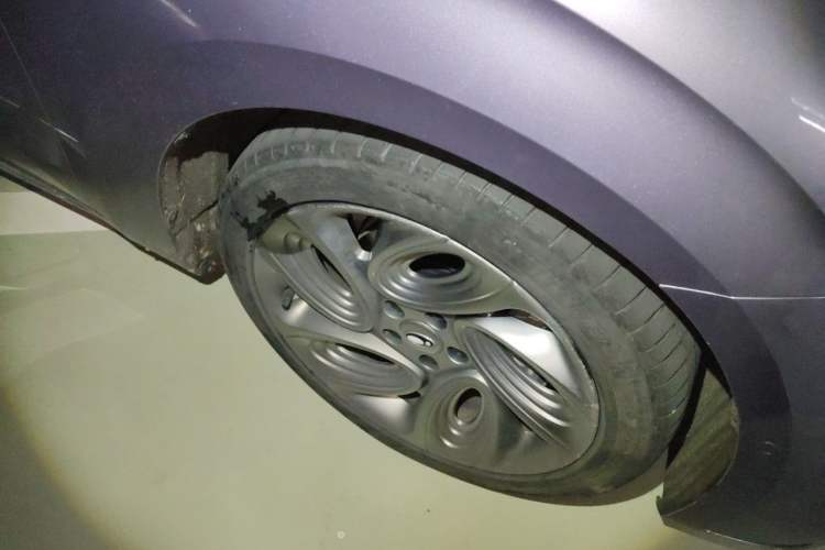 Used ORA Lightning Cat 2022 555 km Luxury Edition Right Front Wheel Hub