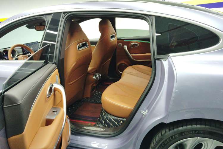 Used ORA Lightning Cat 2022 555 km Luxury Edition Right Rear Seat