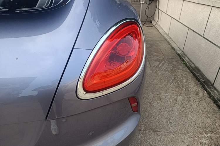 Used ORA Lightning Cat 2022 555 km Luxury Edition Right Rear Taillight