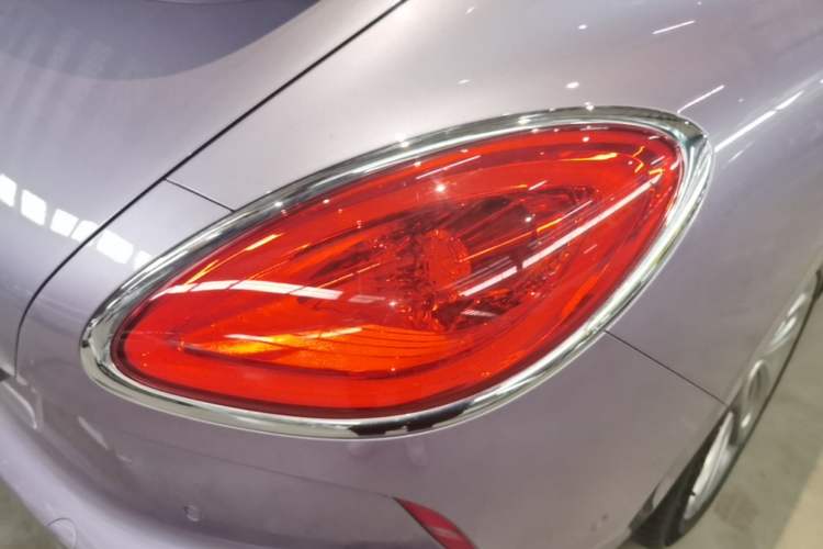 Used ORA Lightning Cat 2022 555 km Luxury Edition Right Rear Taillight
