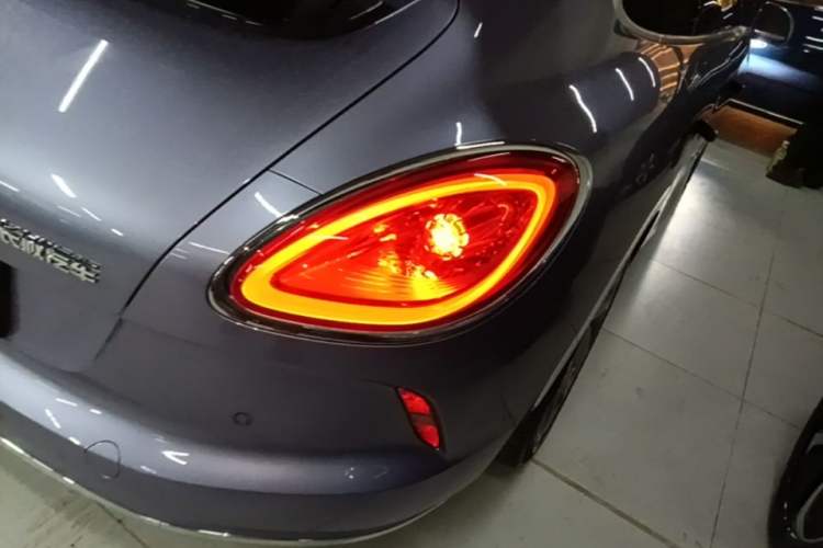 Used ORA Lightning Cat 2022 555 km Luxury Edition Right Rear Taillight