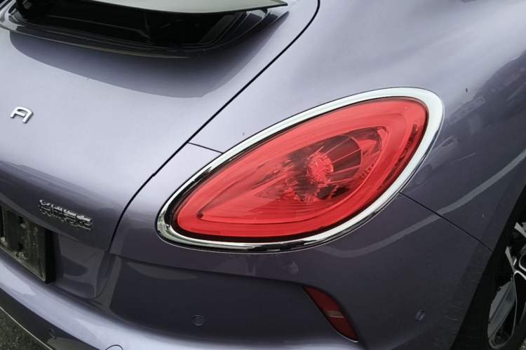 Used ORA Lightning Cat 2022 555 km Luxury Edition Right Rear Taillight