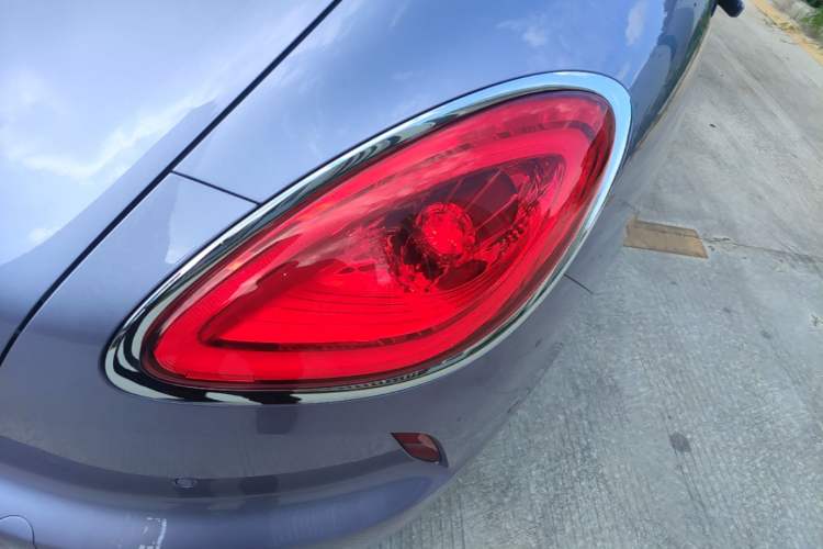 Used ORA Lightning Cat 2022 555 km Luxury Edition Right Rear Taillight