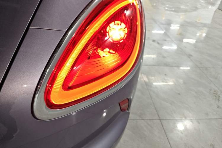 Used ORA Lightning Cat 2022 555 km Luxury Edition Right Rear Taillight