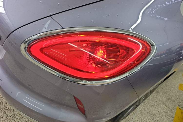 Used ORA Lightning Cat 2022 600 km All-Wheel Drive High-Performance Version Right Rear Taillight