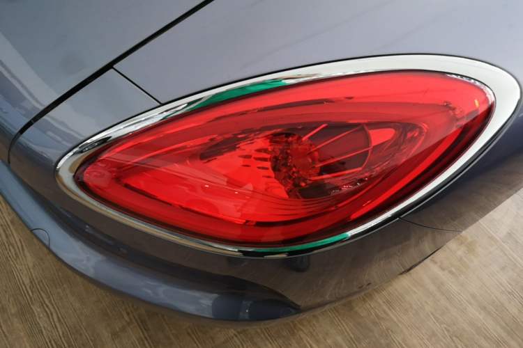 Used ORA Lightning Cat 2022 555 km Luxury Edition Right Rear Taillight