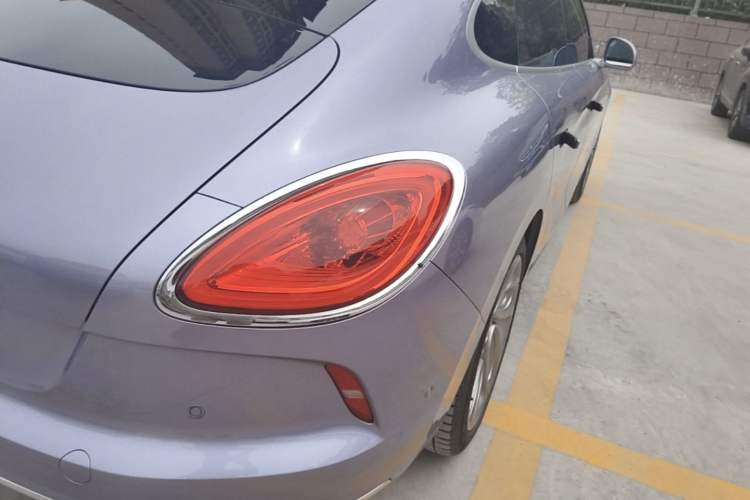 Used ORA Lightning Cat 2022 555 km Luxury Edition Right Rear Taillight