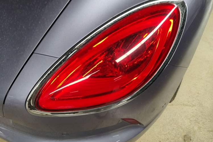 Used ORA Lightning Cat 2022 555 km Luxury Edition Right Rear Taillight