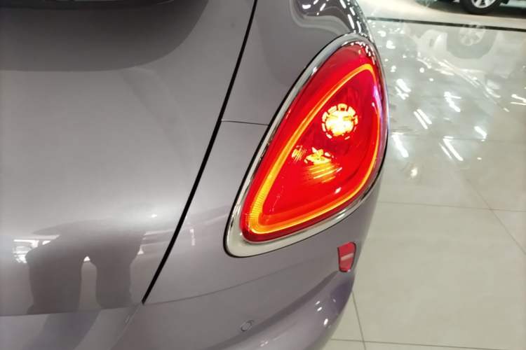 Used ORA Lightning Cat 2022 555 km Luxury Edition Right Rear Taillight