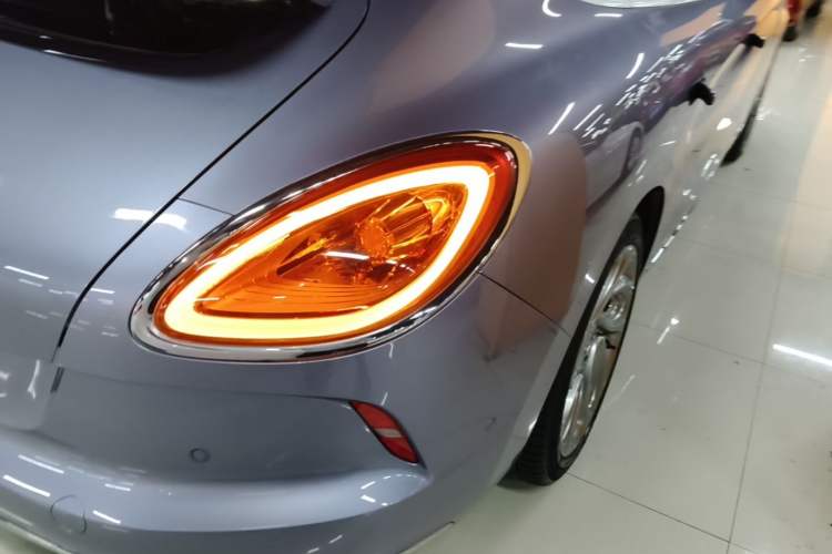 Used ORA Lightning Cat 2022 555 km Luxury Edition Right Rear Taillight